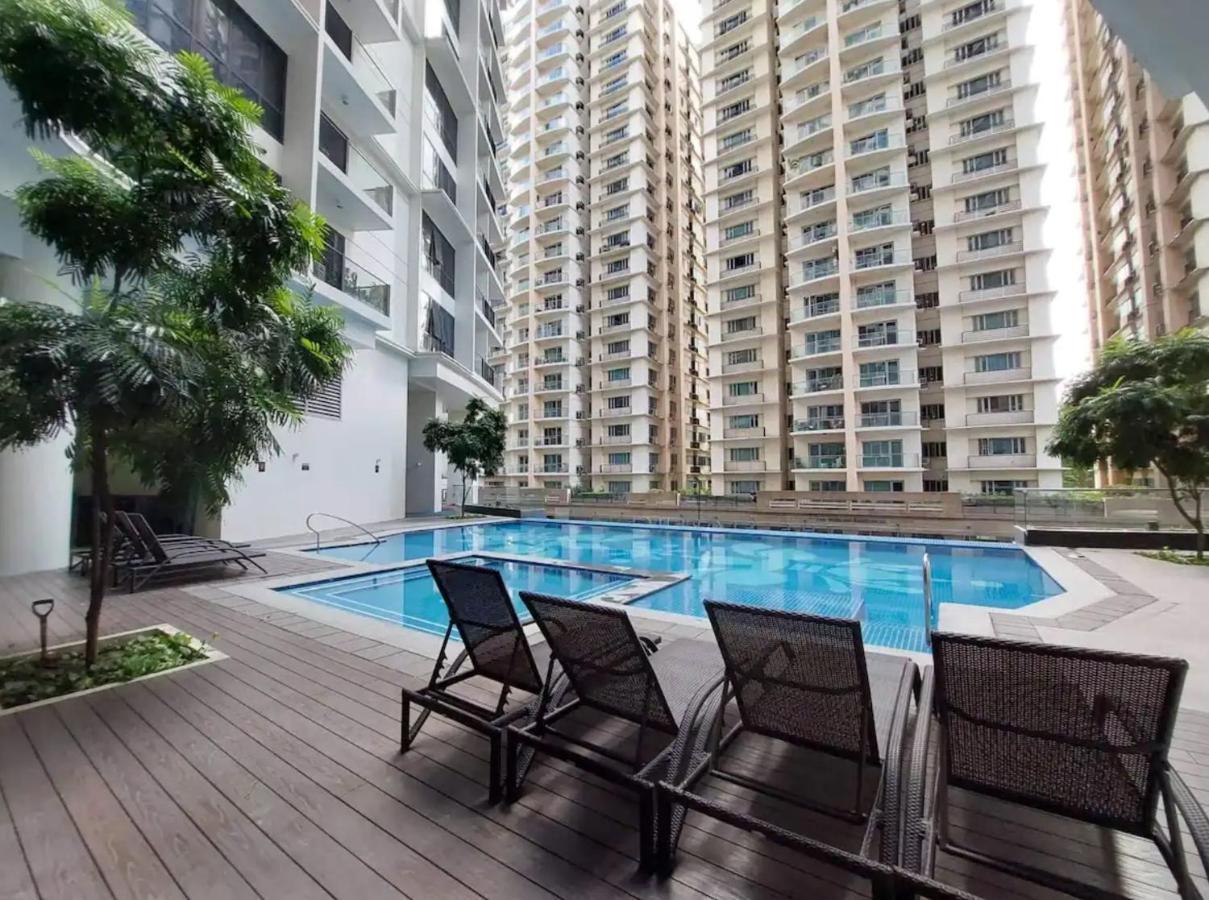 The Florence At Mckinley Hill Taguig Extérieur photo